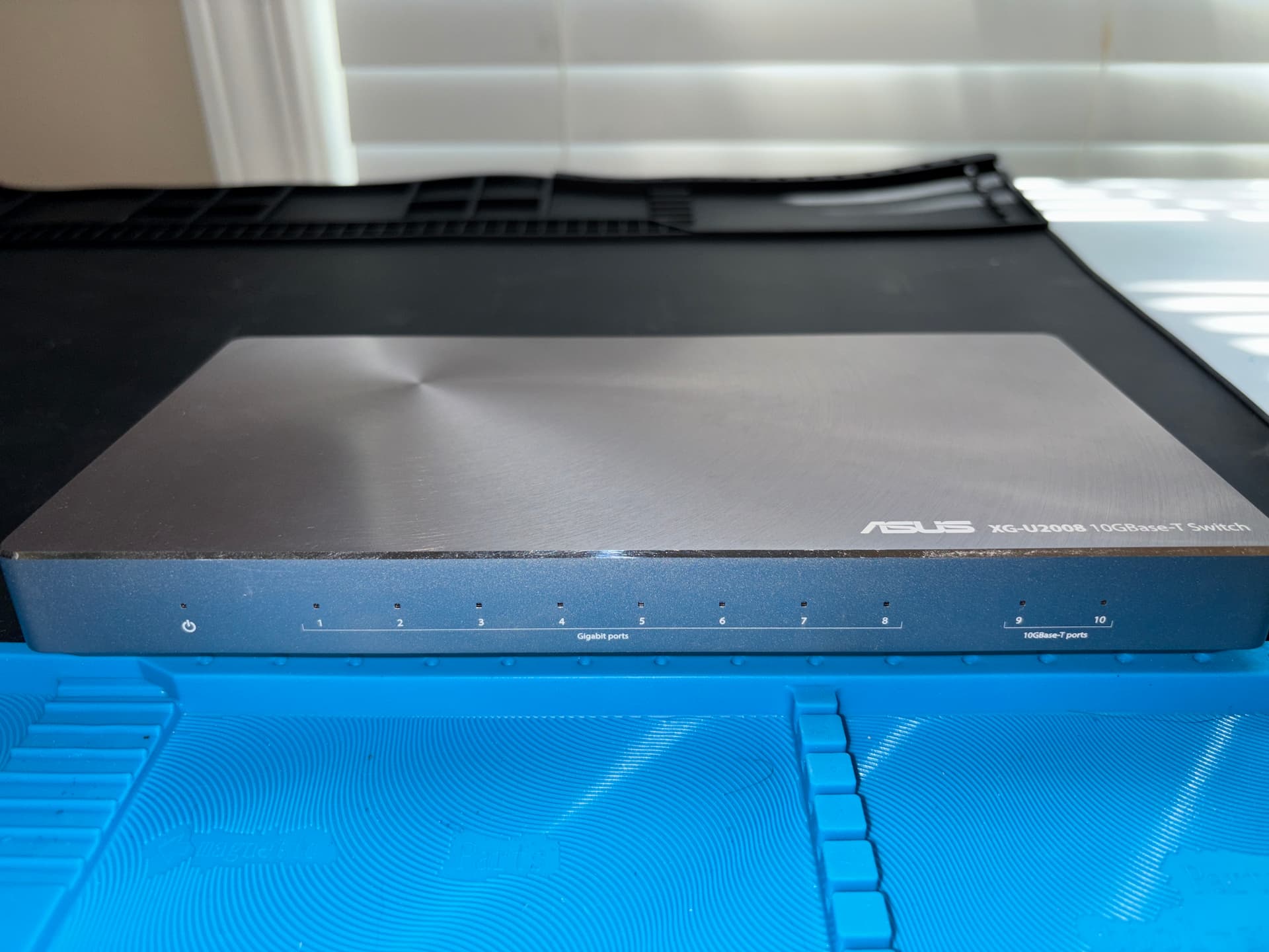 ASUS XG-U2008
